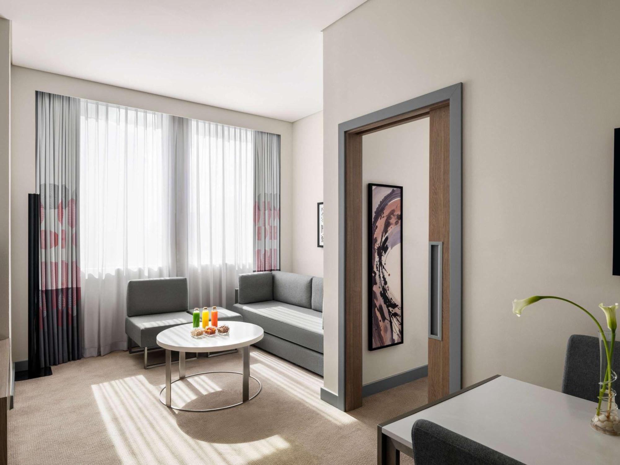 Novotel Bur Dubai - Healthcare City Buitenkant foto